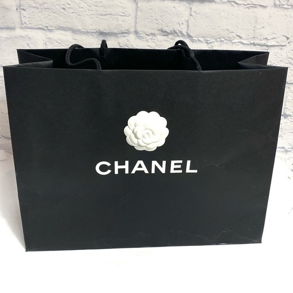 Chanel magnolia paper shopping tote bag - Picture 1 of 5